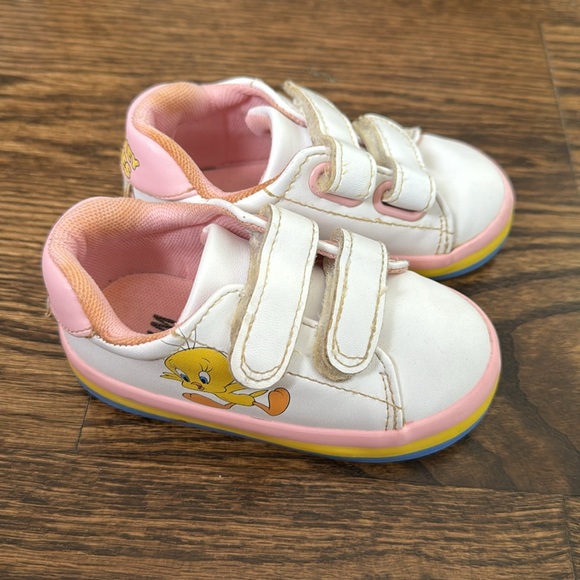 Looney tunes sneakers kid size 4-5 - Picture 3 of 3